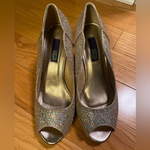 Gold sparkly size 8 peep toe heels! - Picture 2 of 4